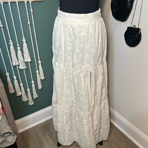 Windsor Dresses & Skirts - NWT XS Windsor Cream Floral Embroidered Maxi Skirt Cottagecore